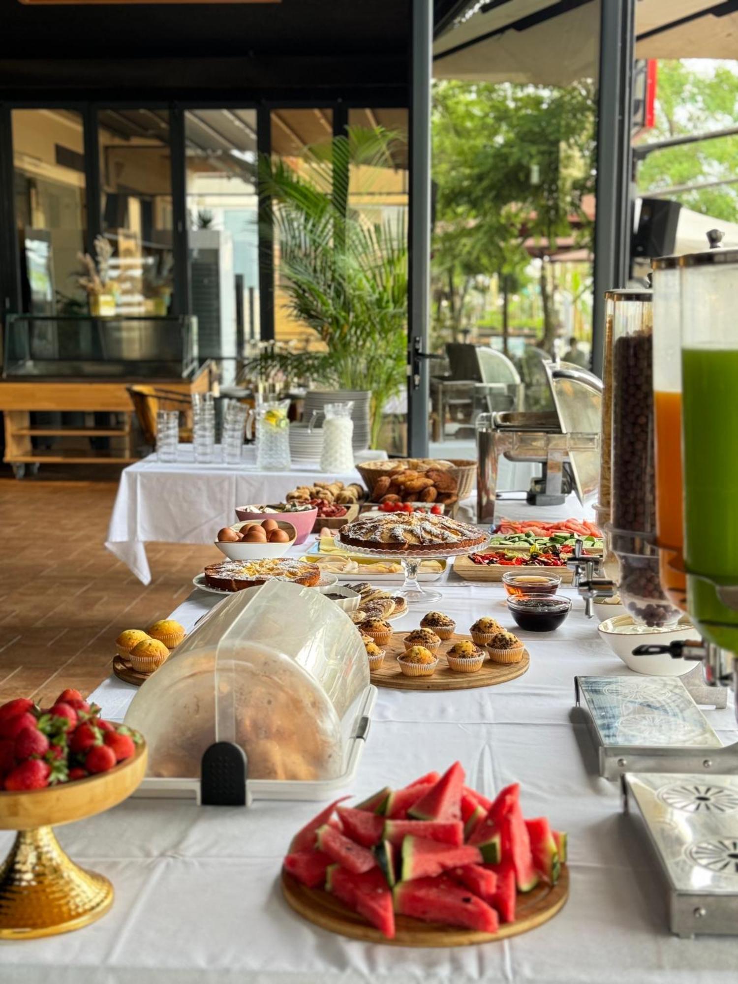 Hotel Patio Вльора Екстер'єр фото